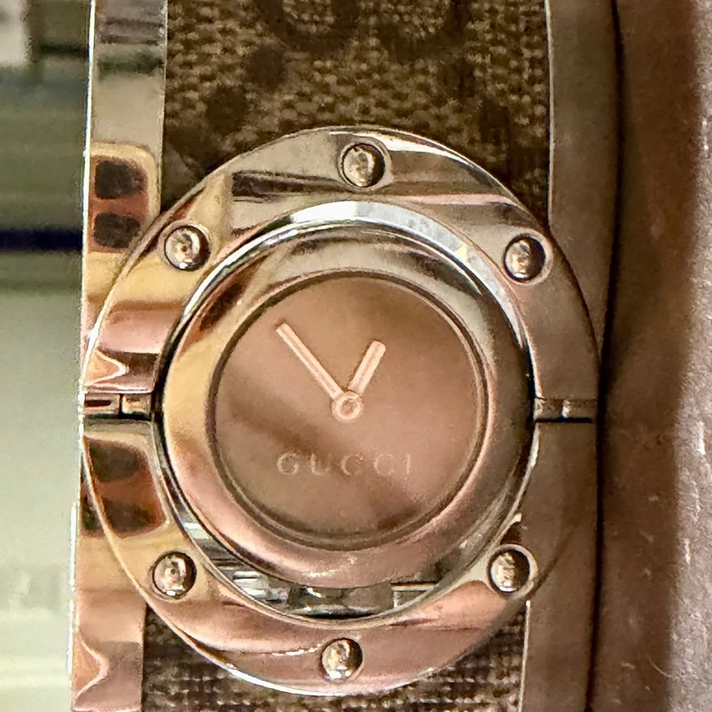 Gucci 112 Wide Twirl Bangle Watch - Picture 7 of 11